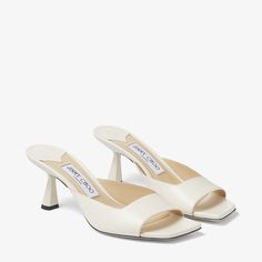 Nuestras Sandalias Zania Están Confeccionadas En Italia, En Napa De Color Blanco Roto. Este Par De Silueta Elegante, Chic Y Fácil De Combinar, Luce Un Tacón De 65 Mm Exclusivo De Jimmy Choo. Renueve Cualquier Look Diario Con Este Modelo Lleno De Glamour. Shoes Png, Jimmy Choos, Leather Mules, Chic Heels, Dream Shoes