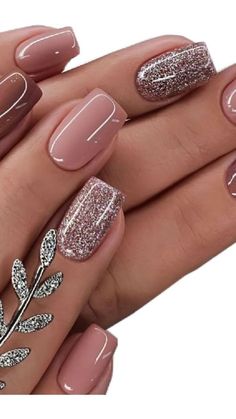 Mauve Nails, Nagellack Trends, September Nails, Fall Gel Nails, Subtle Nails, Fancy Nails Designs, Cute Gel Nails, Short Acrylic Nails Designs, Neutral Nails