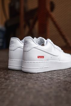 All Sales are Final on Nike and Jordan Products. The Supreme x Nike Air Force 1 Low “Box Logo White” takes a less-is-more approach in design and is part of the “World Famous” streetwear brand’s Spring/Summer 2020 collaboration with Nike. Supreme tones down the use of aggressive branding and instead opts for a simple and subtle design, featuring the iconic red Box Logo on the heel of a standard white-on-white Air Force 1 Low. A silver “AF1” emblem covers the bottom of the laces near the perforate Supreme Air Force 1, Nike Air Force White, Supreme X Nike, White Air Force 1, White Air Forces, White Louis Vuitton, Nike Air Force 1 Low, Box Logo, Air Force 1 Low