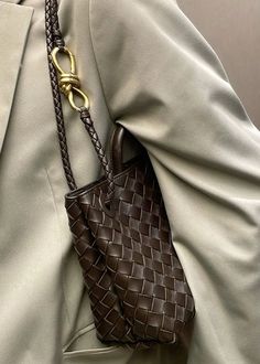 Chic Leather Bag, Bottega Veneta Aesthetic, Expensive Girl, Bottega Veneta Andiamo, Bag Wishlist, Bottega Bag, Bottega Veneta Bag, New Bottega