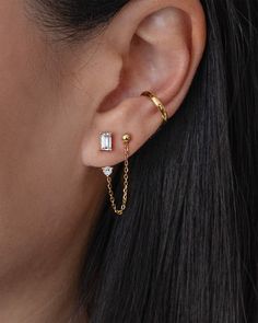 The Aura - Jewels & Aces 3 Pierced Ears Lobe, Dainty Multiple Ear Piercings, Classy Ear Piercings Chic, Dainty Chain Earrings, Piercing Inspiration Ear, Threader Earrings Multiple Piercings, Double Earring Stack, Earrings For 2 Piercings, Minimal Earring Stack