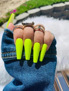 Neon Nails Yellow, Bright Summer Acrylic Nails, Wedding Nail Polish, Neon Yellow Nails, Nails Neon, Summer Gel Nails, Nails Yellow, Gel Nails At Home, Summer Acrylic Nails