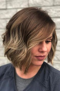 Longer Short Hairstyles, Highlights For Fall, Hairstyle With Highlights, Fall Haircut, Short Layered Hair, Hairstyle 2023, Layered Pixie Haircuts, Season Of Change, Bob Hair Color