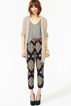 Printed pants Patterned Pants, Estilo Hippie, Outfit Look, Inspired Outfits, Inspiration Mode, Printed Pants, Street Styles, Primavera Estate