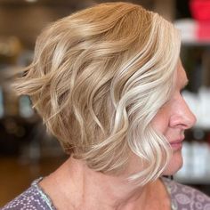 Angled Wavy Bob for Sagging Jawline Over 50 Wigs For Women Over 50, Modern Bob Hairstyles, Shoulder Length Bob Haircut, Best Bob Haircuts, Hairstyles For Women Over 60, Medium Short Hair, Layered Bob Hairstyles, Low Maintenance Hair