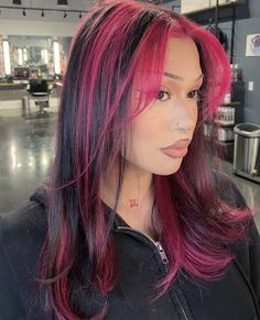 Pink And Black Layered Hair, Hot Pink With Black Hair, Skunk Streak Hair Pink, Pink And Black Hair Highlights, Layered Hair With Pink Highlights, Black With Hot Pink Highlights, Pink Chunky Highlights In Black Hair, Pink Skunk Highlights In Brown Hair, Black Hair And Pink Highlights