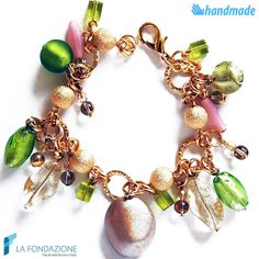 Unisex chain bracelet in gold color and with the addition of various pendants charms of different shapes with the addition of green and pink pearls in Murano glass worked to the luster. A bracelet with bright and spring colors, casual and nice. Each glass jewel is shipped in a rigid gift box, with the possibility of attaching your own greeting card. Choose unique gifts with style from Venice! If this is not the bracelet for you, we have many others in our Etsy shop https://www.etsy.com/it/shop/L Gold Beaded Charms Bracelets For Parties, Green Metal Charm Bracelet For Gift, Green Metal Charm Bracelet Gift, Green Charm Bracelet With Lobster Clasp As Gift, Handmade Green Bracelet For Celebration, Handmade Green Celebration Bracelet, Venetian Art, Gift Box Jewelry, Pink Pearls