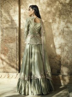 Maxi Dress Designs, Green Lehenga, Gaun Fashion, Style Guru, Desi Clothes, Embroidered Dupatta, Indian Designer Outfits, Indian Fashion Dresses, Desi Fashion