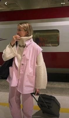 Italy Outfits Women, Casual 70s Outfits, January Fashion, Scandi Fashion, Trendy Outfit Inspo, Perfect Cute, 70s Outfits, Italy Outfits, Chic Dresses