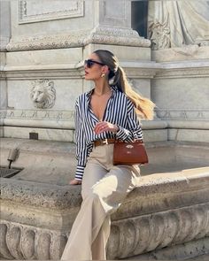 Trendy Business Casual Outfits For Women, Trendy Business Casual Outfits, Womens Silk Shirts, Work Outfits Women Summer, Trendy Business Casual, Interview Outfit, Casual Chic Outfit, Casual Dinner Outfit