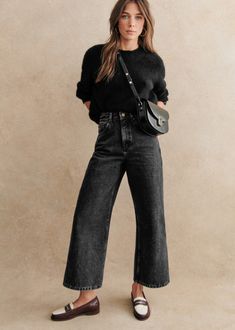 5-pocket jeans;Wide-leg, slightly flared 7/8th length;High waist;Zip fly with button at waistband;Inside leg length 68 cm / 26.8 in (all sizes) Minimalist Woman Fashion, Crop Boot Jeans Outfit, Classic Streetwear Women, Boho Style Midsize, Anthropologie Outfits 2024, Timeless Casual Style, Modern Office Wear Women, Kick Crop Jeans Outfit Fall, Lunch Interview Outfit