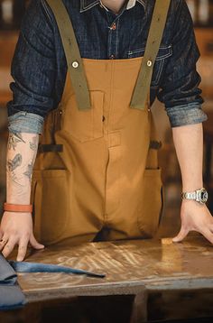 Mono largo de una pieza informal con pechera recta y suelta americana para hombre | Harmony Gallery Men's Overalls, Mens Overalls, Color Khaki, Mens Trousers, Egift Card, Step Up, Fashion Games, Vintage Style, Overalls