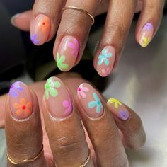 Flower Tip Nail Designs, Multi Color Flower Nails, Funky Flower Nails, Pretty Gel Nail Ideas, Bright Floral Nails, Color Flower Nails, Bright Flower Nails, Cute Summer Nails 2024, Rainbow Flower Nails