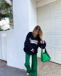 Green Pant Outfit, City Palace Jaipur, Building Color, Comfortable Casual Outfits, Rajasthan Jaipur, Outfit For Fall, Zara Bag, Skandinavian Fashion, Uni Outfits