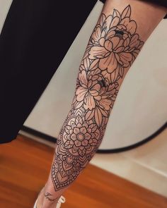 a woman's leg with flowers on it