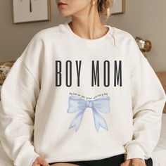 Get ready to be OBSESSED with this cute "Boy Mom" sweatshirt. Buy for yourself or someone special!  Q U I C K F A C T S  ✦ Unisex heavy blend crewneck sweatshirt- Gildan 18000  ✦ Medium-heavy fabric ✦ Printed and shipped from the USA with love  S I Z I N G  ✦ Loose fit, runs true to size ✦ 50% cotton, 50% polyester ✦ Please refer to size guide in listing photos before ordering ✦ For an oversized look, we recommend sizing up 1-2 sizes  C A R E I N S T R U C T I O N S  ✦ Machine wash warm (max 40C Boy Mom Sweatshirt, Coquette Clothing, Mom Crewneck, Boy Mama, First Time Mom, Raising Boys, Birthday Gifts For Boys, Mama Sweatshirt, First Time Moms