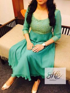 She Boutique Kurtis, Modern Kurta Designs Women, Simple Kurti Neck Designs, Design Kurti, Simple Kurti, Indian Kurti Designs, Designer Anarkali Dresses, Cross Road, Churidar Designs