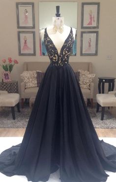 .▪°AYEEEITSALINA°▪. Winter Formal Dress, Gothic Prom, Dresses Graduation, Prom Dresses 2016, Prom Dress Evening, V Neck Prom Dresses, Elegant Prom Dresses, Dress Winter, Black Prom Dress