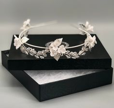 This wedding tiara offers the perfect touch of regal appeal in a clean and soft silhouette. Eternally elegant, charming vine details weave along a fine metal headband and feature slender stems of clear crystals, white flowers and silver leaves.  A delicate versatile piece that works well with a range of hairstyles from loose up styles to long untamed curls. DETAILS  > Designed and handcrafted in the UK Worldwide shipping > Handcrafted from tarnish resistant jewellery wire, handmade white clay fl Tiara Simple, Dainty Tiara, Bridal Pearl Headband, Tiara Flower, Floral Headpiece Wedding, Crystals White, Floral Tiara, Pearl Bridal Headband, Flower Tiara