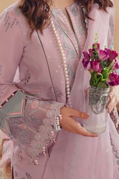 Daytime Glam, Beautiful Frocks, Latest Dress Design, Designer Kurti Patterns, Simple Kurti Designs, Kurti Patterns, Pakistani Dresses Casual, Dress Neck Designs