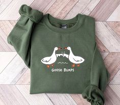 Goose Bumps Sweatshirt, Silly Goose Sweatshirt, Funny Goose Sweatshirt Affordable Customizable Long Sleeve Sweatshirt, Goose Sweaters, Goose Sweatshirt, Goose Bumps, Christmas Goose, Embroidery Crewneck, Silly Shirt, Chapeau Cowboy, Couple Tees