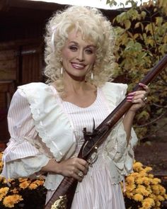 Dolly Parton Inspired Outfit, Dolly Parton Albums, Dolly Aesthetic, Dolly Parton Jolene, Dolly House, Horror Halloween Costumes, Random Inspiration, Female Musicians