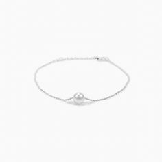 Are you a minimalist who loves dainty and simplistic designs? Then we have a bracelet that is just the right one for you. The Abby Single Pearl Bracelet is just what its name implies. The design features a big shiny pearl as the centerpiece. This single adornment is all the bracelet needs to deliver a powerful and highly elegant impact for you. - Rhodium and Gold plating over Sterling Silver- 1 Swarovski pearl, 6mm in diameter- Adjustable length of 5.5" to 6.5"- Available in Yellow Gold and Whit Cocktail Bracelet, Cultured Pearl Bracelet, Single Pearl, Cultured Pearl Necklace, Bow Jewelry, Jewelry Sterling Silver, Swarovski Pearls, Silver Pearls, Cultured Pearls