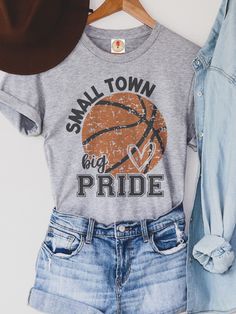 Basketball Cheer Shirts, Basketball Team Shirts, Gym Signs, Tshirt Images, Look Tshirt, School Spirit Shirts Designs, Basketball Shirt Designs