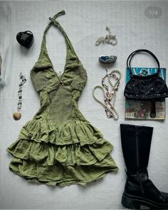 green outfit idea 2000s Fashion Outfits, Looks Street Style, Swaggy Outfits, Really Cute Outfits, 2000s Fashion, Mode Vintage, Dream Clothes, Look Fashion, Pretty Dresses