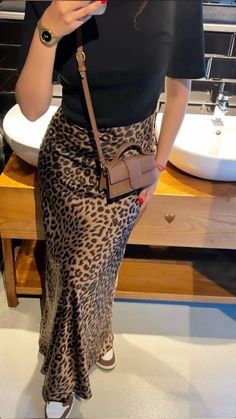 Creative Elegant Outfit, Leopard Skirt Outfit, Rok Outfit, Leopard Outfits, Rock Outfit, Looks Chic, 가을 패션, Mode Inspiration