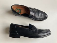 ♥ Vintage 80s men's loafers/slip-ons.  ♥ Color: black. Decorated with a finely braided strip detail. ♥ Genuine full grain leather. ♥ Comfort insole. ♥ Brand: ZETIN, made in Italy. ♥ Good vintage condition, clean. There are some signs of wear, see the photos (mainly leather creases and some abrasions). Size: EU42, should fit UK8.5, US9, but see the measurements. Insole length: 26 cm Insole width: 9 cm Heel height: 2 cm ♣ Vintage items may come with minor flaws due to pre-loved wear. Please enjoy and appreciate this item with its character. ♣ For additional images or if you are unsure of the fit, please feel free to contact me. Vintage Slip-on Loafers For Work, Vintage Black Loafers For Office, Vintage Workwear Loafers, Vintage Formal Slip-on Loafers, Vintage Wingtip Loafers, Vintage Slip-on Dress Shoes For Office, Retro Slip-on Loafers For Formal Wear, Black Loafers Men, 80s Men