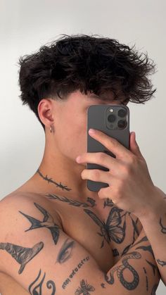 V Shaped Haircut, Taper Fade Short Hair, Fade Haircut Curly Hair, Low Taper Fade Haircut, Mens Haircuts Short Hair, Men Haircut Curly Hair, Taper Fade Haircut, Mens Hairstyles Thick Hair, Tapered Haircut