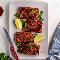 This vegan smoky tofu ham requires just 8 ingredients! Baked until golden and caramelized, with crispy edges and tender inside. Tofu Ham, Glazed Tofu, How To Press Tofu, Best Christmas Recipes, Texas Bbq, Crispy Tofu, Extra Firm Tofu, Baked Ham, Christmas Breakfast