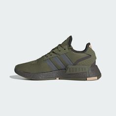 Tennis Shop, Masculine Style, Mens Lifestyle, Adidas Nmd, Green Man, Adidas Online, Things To Buy, Tennis, On Sale