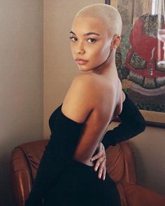 Buzz Cut Women, Bald Look, Brush Cut, Balayage Hair Color, Girl Hair Colors, Crochet Box Braids