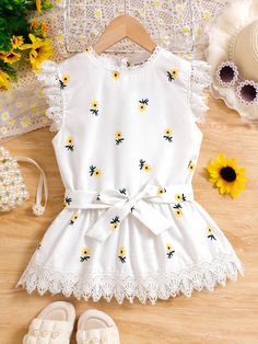 White Cute Collar Short Sleeve Woven Fabric Floral Peplum Embellished Non-Stretch  Tween Girls Clothing Gala Designs For Kameez, Sewing Kids Clothes, Kids Frocks Design, Kids Fashion Dress, Kids Designer Dresses, Kids Frocks, Hem Blouse, Floral Peplum