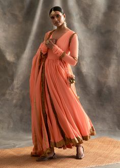 Editor's Note Peach Cotton Mul Angrakha With Metallic Lampi Godet, The Tieups Have Intricate Hand Made Animals For Tassels. The Dupatta Is An Alternate Panelled Organza, Chanderi Dupatta With Traditional Kiran Fabric: Cotton, Organza, Chanderi Color: Peach Care: Dry Clean Only About the Designer Itrh makes a high-end luxury Indian ethnic wear made using exquisite and endangered age-old crafts such as kalamkari, madhubani, chikankari, zardozi, and gota weaving. The focus of the house is to cheris Churidar Sleeves, Organza Jacket, Chanderi Dupatta, Black Lehenga, Sharara Set, Embroidered Neckline, Desi Fashion, Fashion App, Indian Ethnic Wear