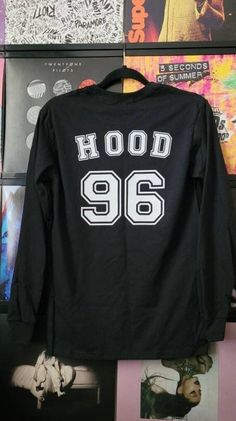 Choose your favorite band member to wear on this cute top! Last name and year in matte white vinyl on the back, and 5SOS name in white glitter on front left corner. Listing is shown in Hood/96 style. Available Styles for Back of Shirt:  -Clifford/95 -Irwin/94 -Hood/96 -Hemmings/96 -5SOS/11 *Long sleeve black tee in adult sizes.  *Garment brands may vary- I use products available to me at your time of purchase.  *Please send me a message with any questions or concerns. *All of my pieces are handm Trendy T-shirt With Heat Transfer Vinyl For Streetwear, 90s Letter Print Top For Fan Merchandise, 90s Style Letter Print Top For Fans, 90s Style Tops With Letter Print For Fans, Hip Hop Letter Print Tops For College, Hip Hop Style Letter Print Tops For College, 90s Style Tops For Fan Merchandise In Fall, Long Sleeve Letter Print T-shirt For Concert, 90s Text Print Tops For College