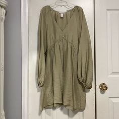 Light Sage Green Dress Long Sleeve Mini Dress With V-Neck Line Shiny, Satin Like Fabric Size Small Never Worn Before! Brand New Without Tags! Casual V-neck Mini Dress For Loungewear, H&m V-neck Spring Dresses, H&m V-neck Dress For Brunch, Flowy V-neck Mini Dress For Daywear, H&m V-neck Daywear Dress, Chic V-neck Mini Dress For Loungewear, H&m Flowy V-neck Dress, Chic V-neck Mini Dress By H&m, H&m V-neck Mini Dress For Brunch