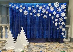 Christmas Frozen Decorations, Winter Dance Backdrop, Winter Wonderland School Dance Decorations, Winter Formal Decorations Diy, Christmas Program Decorations School, Elementary School Winter Dance, Winter Stage Decorations, Winter Wonderland Decorations School, Winter Photo Backdrop Diy