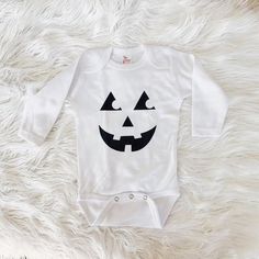 Add a little bit of Autumn cheer to your little's wardrobe with this fun Halloween onesie. This sweet polyester bodysuit is the perfect light layer for baby. It is unisex in design, perfect for girl and boy adventurers alike! Monochrome design goes with anything, pair with a cardigan for cooler nights. Available in long and short sleeves.This product is handprinted using nontoxic, water-based inks & heat pressed on a cozy onesie. Easy button-ups for changing time!This item comes in the follo Cute White Onesie For Fall, White Bodysuit For Halloween Costume Party, Cute White Halloween Onesie, Cute White Bodysuit For Halloween, Cricut Onesies, Pumpkin Onesie, Monochrome Baby, Baby Pumpkin, Baby Halloween Outfits