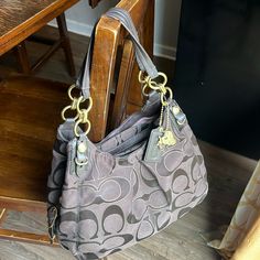 Brand New, Never Worn Coach Bag! Medium Bags Handbags, Y2k Coach Bag, Coach Bags Vintage, Cute Bags And Purses, Coach Bags Aesthetic, Coach Bag Aesthetic, Coach Town Bucket Bag, 90s Bag, Vintage Coach Bag