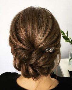 These unique wedding hair ideas that you'll really want to wear on your wedding day...swoon worthy!!! From wedding updos to wedding hairstyles down Quick Buns, Wedding Hair Trends, Wedding Hairstyles For Medium Hair, Wedding Hairstyles Bridesmaid, Evening Hairstyles, Best Wedding Hairstyles, Hair 2018