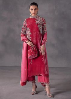 Kanwal Malik, Pink Velvet Dress, Pakistani Fashion Party Wear, Simple Pakistani Dresses, Designer Dresses Casual, Boutique Dress Designs