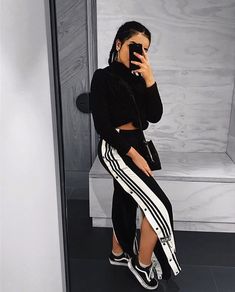 Adibreak Pants Outfit, Active Wear Outfits Winter, Adidas Pants Outfit, Activewear Inspiration, Sports Chic Outfit, Adidas Hose, Teen Fashion Trends, Sneaker Outfits Women