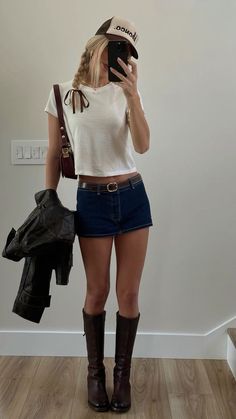 Practical Cute Outfits, Unique Women Outfits, Vacation City Outfits, Tampa Florida Outfits December, Cute Fall Beach Outfits, Outfit Inspo Instagram, Outfits With Frye Boots, Western City Outfits, Fall Fit Aesthetic