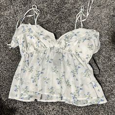 Size Medium And Tie On Shoulders. Crop Top Flowy Material Nwt Forever 21 Cami Tops, Forever 21 Floral Print Vacation Tops, Forever 21 Cami Tops For Summer, Forever 21 Crop Top For Vacation, Forever 21 Spring Crop Top Tank, Forever 21 Summer Cami Top, Forever 21 Spring Crop Tank Top, Forever 21 Floral Print Summer Top, White Flowy Cami Top