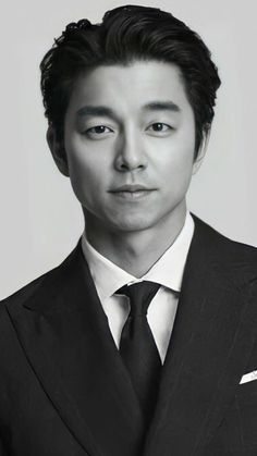 Goblin Gong Yoo, Goblin Kdrama, 얼굴 드로잉, A Man In A Suit, Man In A Suit, 얼굴 그리기, Handsome Asian Men, Asian Man, Chinese Movies