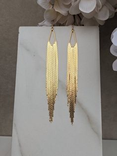 Vegas New Years, Gold Flapper, Gold Tassel Earrings, Earrings Triangle, Gold Earrings Wedding, Long Gold Earrings, Gold Fringe, Fan Earrings, Bridal Gold Jewellery Designs