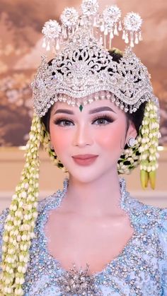 Makeup Nikah, Hanbok Wedding, Muslim Wedding Gown, Nikah Decor, Kebaya Wedding, Glam Wedding Makeup, Wedding Photoshoot Props